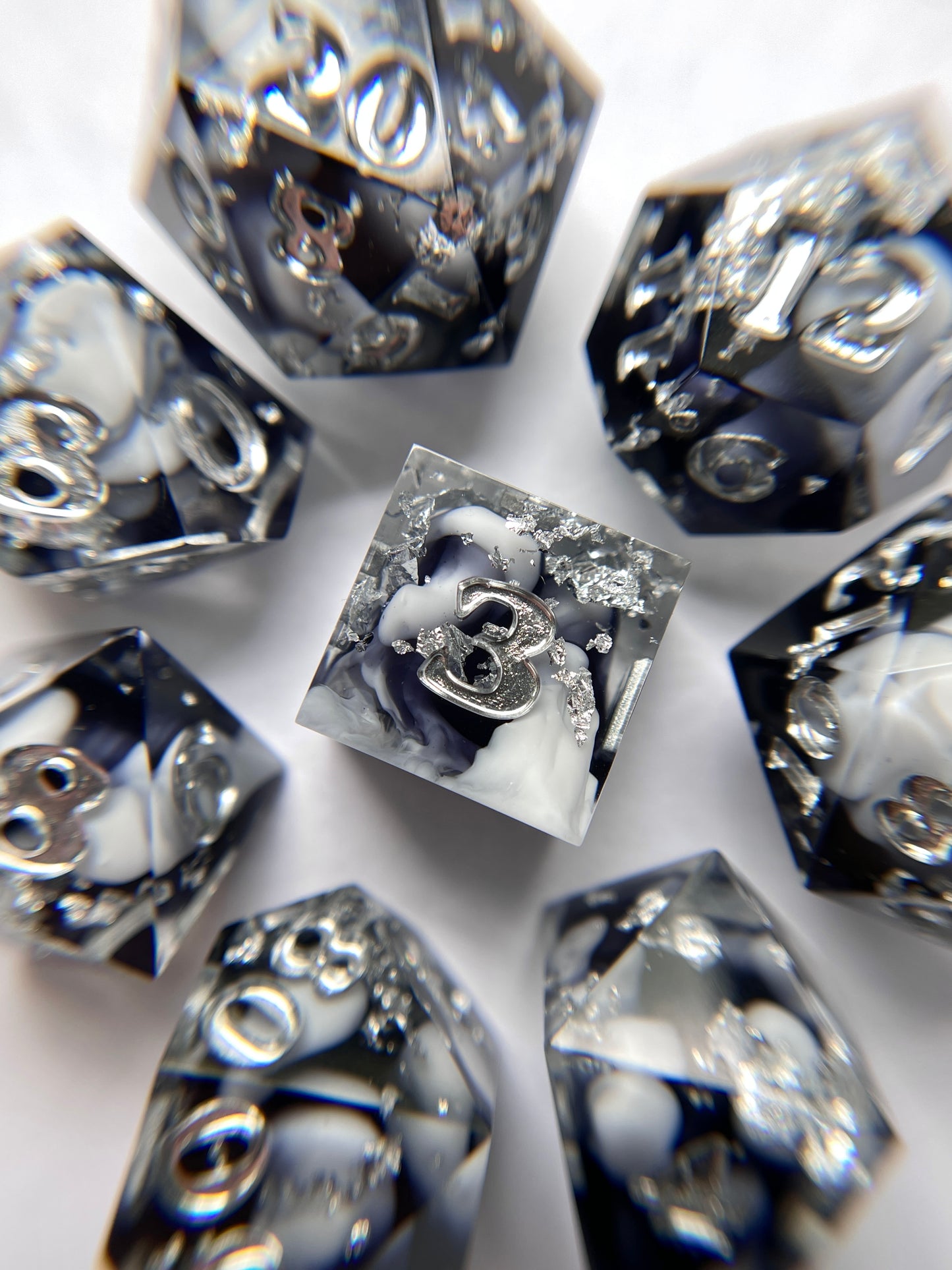 Phantom Knife – 7-piece Polyhedral Dice Set